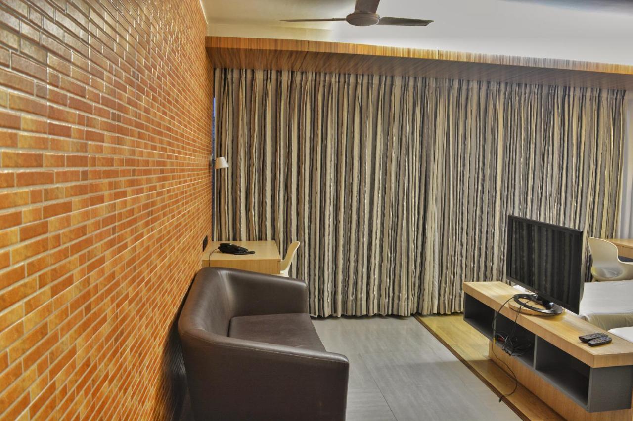 Satkar Paradise Aparthotel Manipal Buitenkant foto